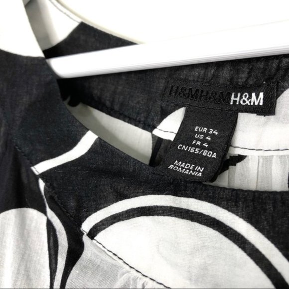 H&M Women’s Large Floral Print Cotton Blouse Top Flutter Sleeve Black White Sz 4 - Picture 6 of 9